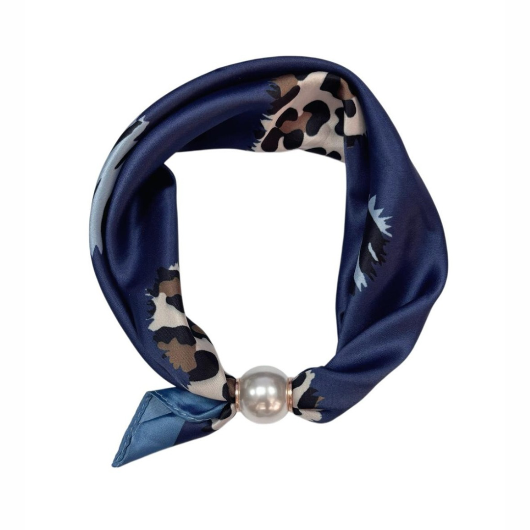 FOULARD MARINE AVEC ATTACHE PERLE MAGNÉTIQUE