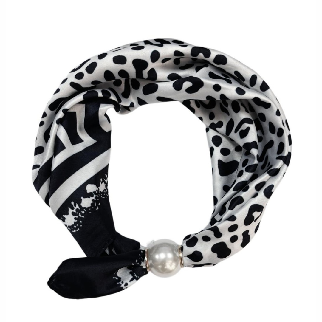 FOULARD NOIR AVEC ATTACHE PERLE MAGNÉTIQUE